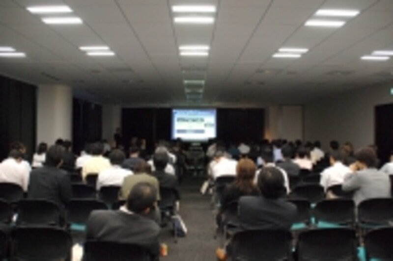 入社直後は緊張する場面がたくさん!