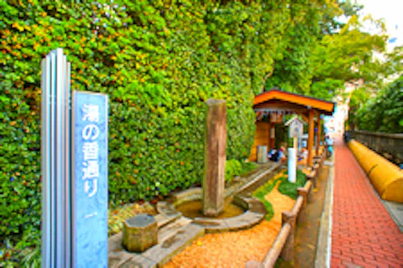湯の香通りの足湯