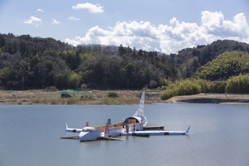 湖の飛行機（うみのひこうき）undefinedKOSUGE1-16  高滝湖畔 撮影：中村脩