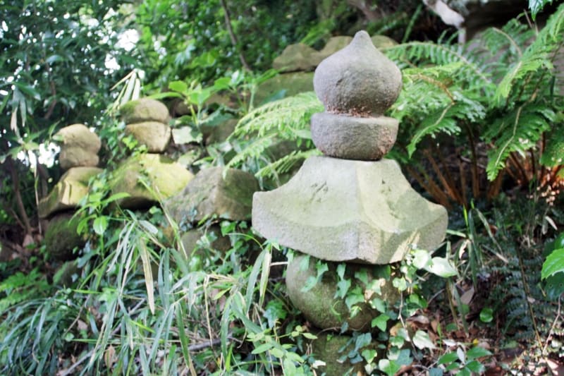 石切り場近くの五輪塔