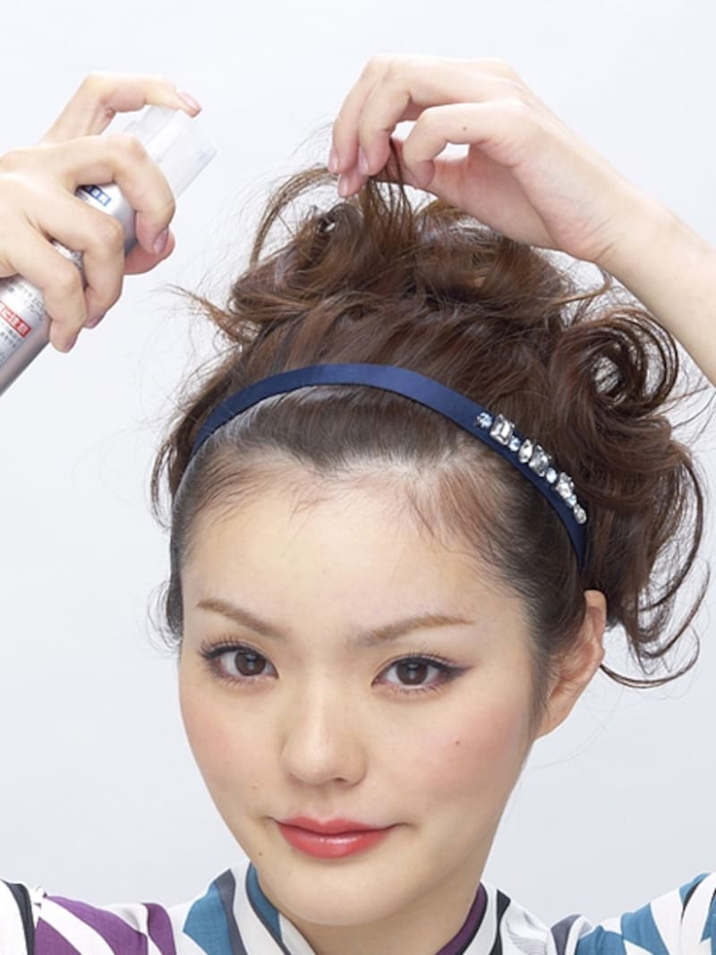 毛束を細かく引き出し空気感とボリューム感をだす