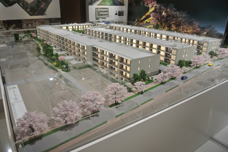 さくら通り側から見た「ザ・パークハウス 上鷺宮」の完成予想模型