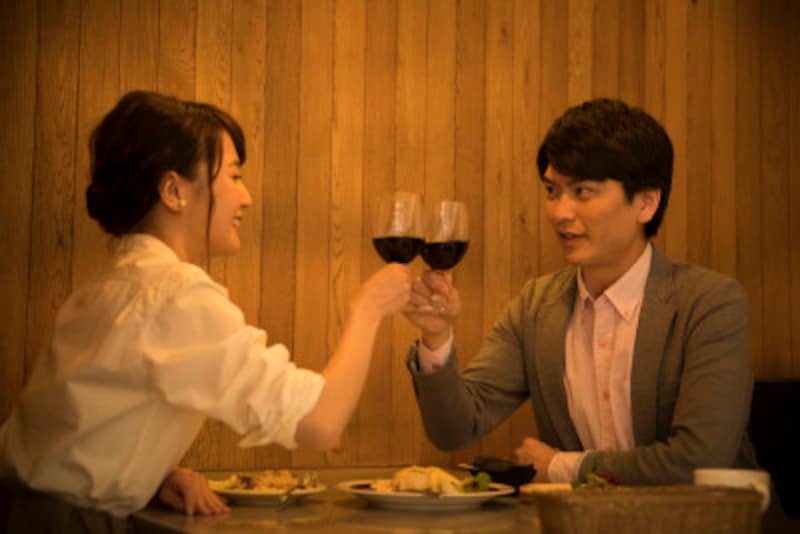 初デートは割り勘 おごり お会計でわかる 彼との今後 久野浩司の恋愛コラム All About 初デートは割り勘 おごり お会計でわかる 彼との今後 久野浩司の恋愛コラム All About