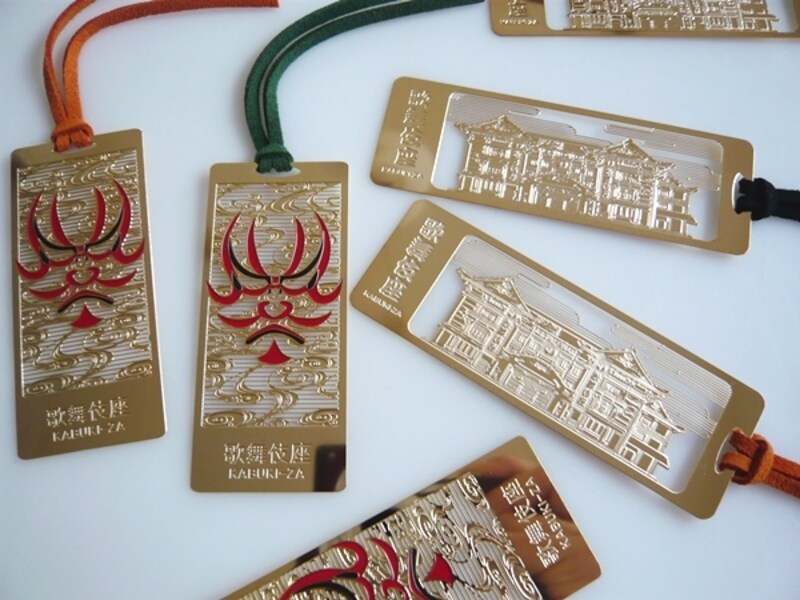 歌舞伎座オリジナルブックマーク 「建物」「隈取」（各500円）