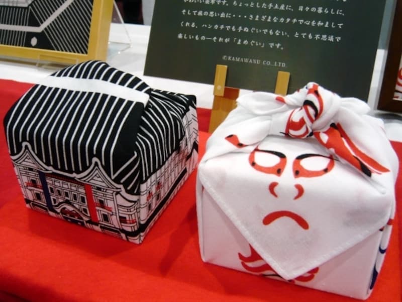 歌舞伎座オリジナルまめぐい「お包み歌舞伎座」「隈取小紋」（各980円）
