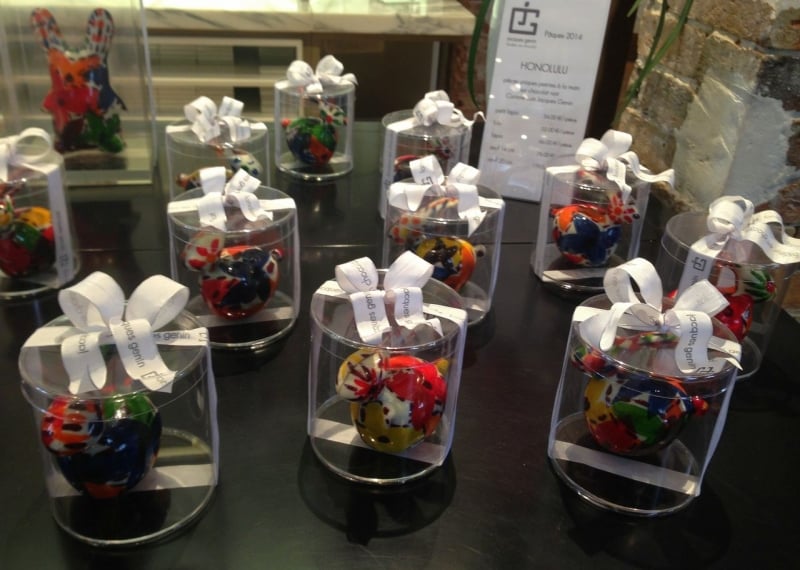 ホノルルをテーマにしたカラフルなイースターエッグ