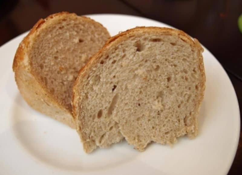 自家製ガリシアパンも外はパリッと中はむっちり柔らかな仕上がり。