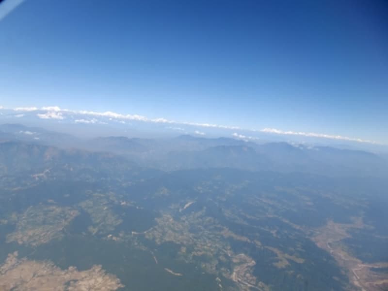 機内から見えるヒマラヤ山脈