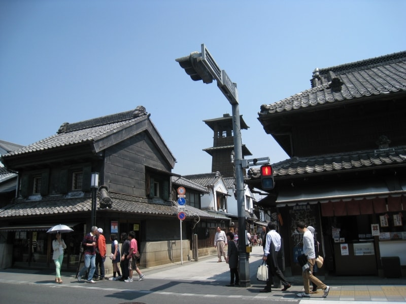 時の鐘入口交差点。写真右が豆腐屋の近長、左が熊重酒店。