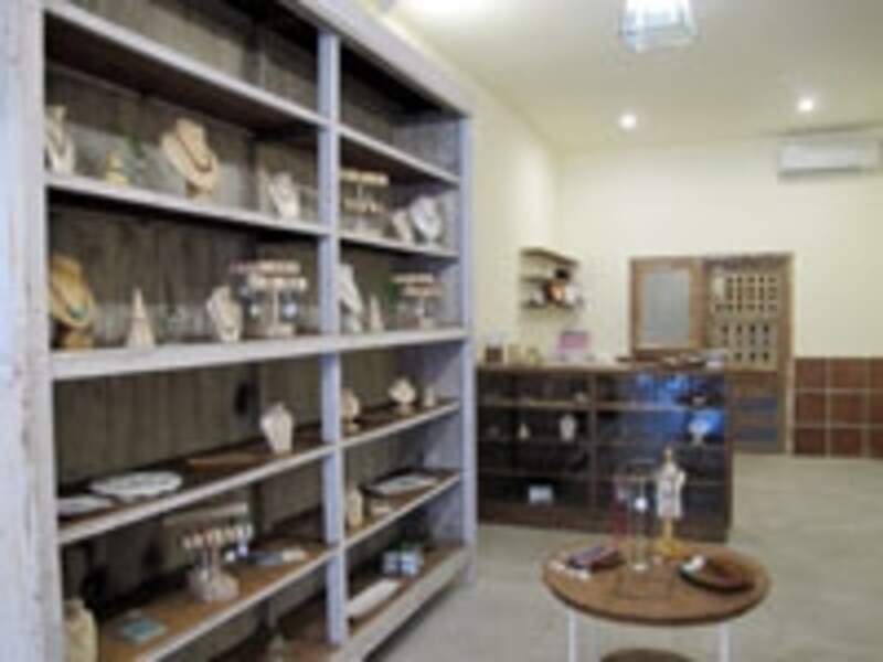 ネックレス、ブレスレット、ピアス