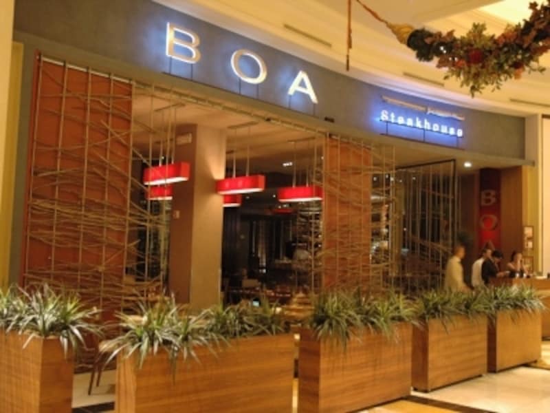 カップルのおしゃれなディナーを演出