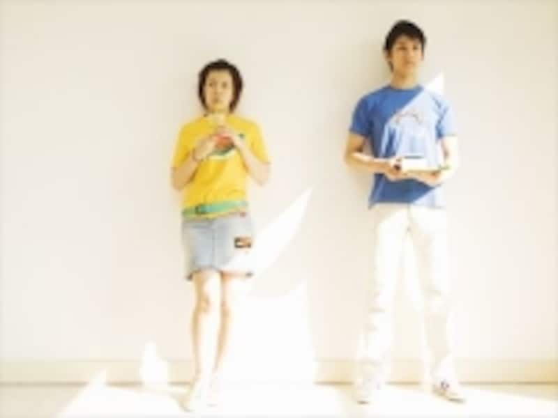 並んで立つ男女