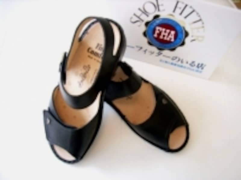 靴の中敷きにアーチサポートのあるコンフォートシューズ