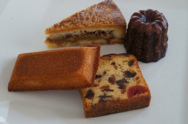 フィナンシェ(200円)、ケークアングレ(220円)、プチカヌレ(130円)、ドフィノア(220円)