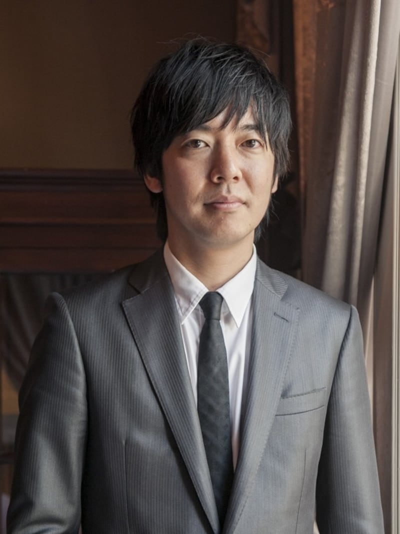 総支配人の尾藤（びとう）氏がゲストをあたたかく迎える