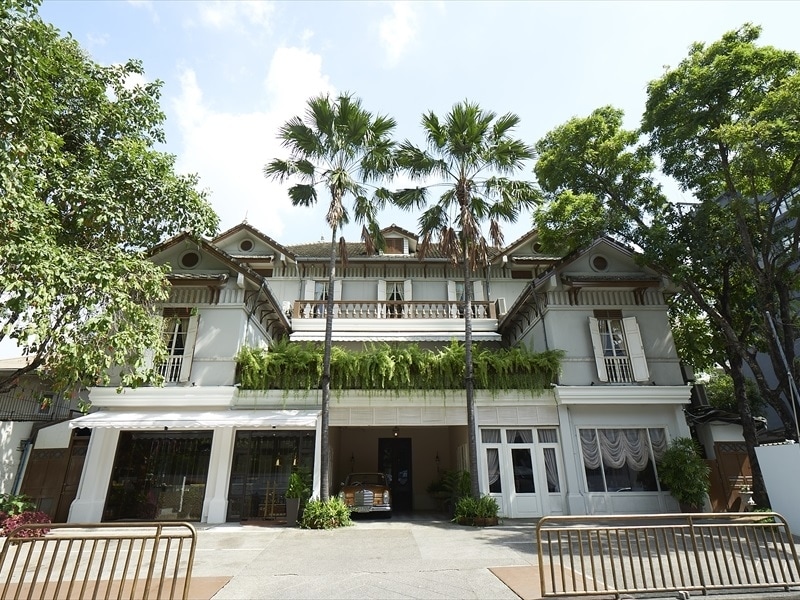 スクンビット・ソイ３１を入ると中ほどに に現れるクラシカルな外観が目印