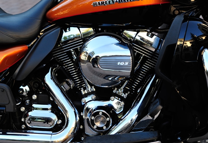 最新型エンジン Twin-Cooled Twin Cam 103