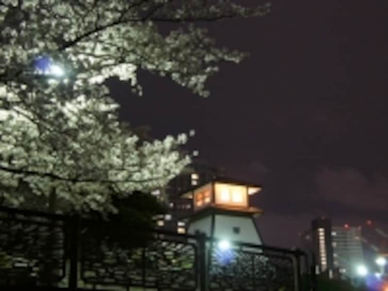 「燈台を模した建物」（公衆トイレ）