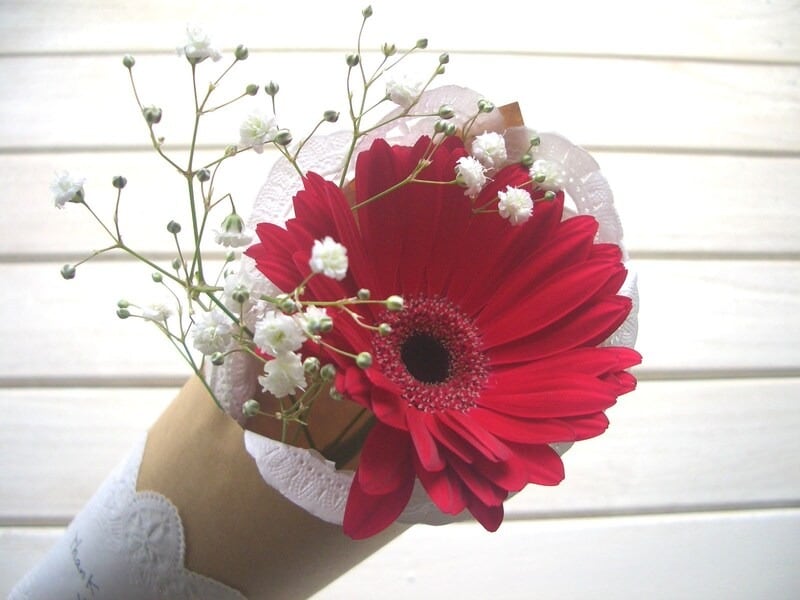 カスミソウを入れると豪華