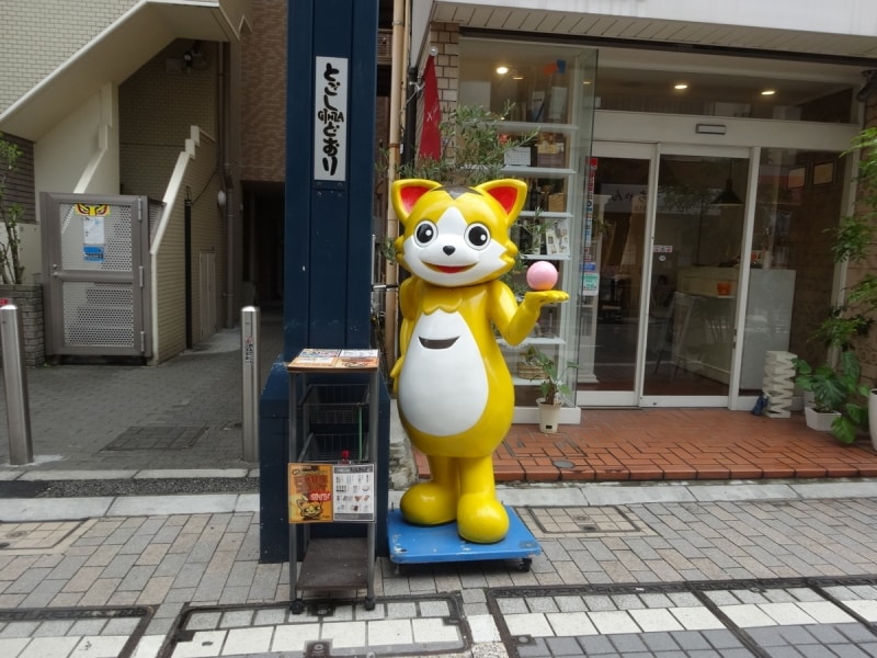 肉球を触ると幸せになれるそうだ。