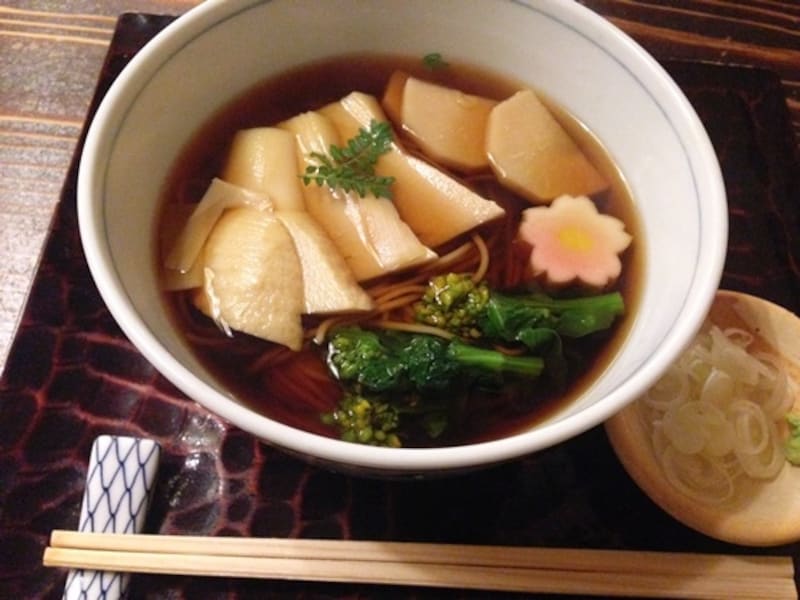 季節メニューの「竹の子そば」