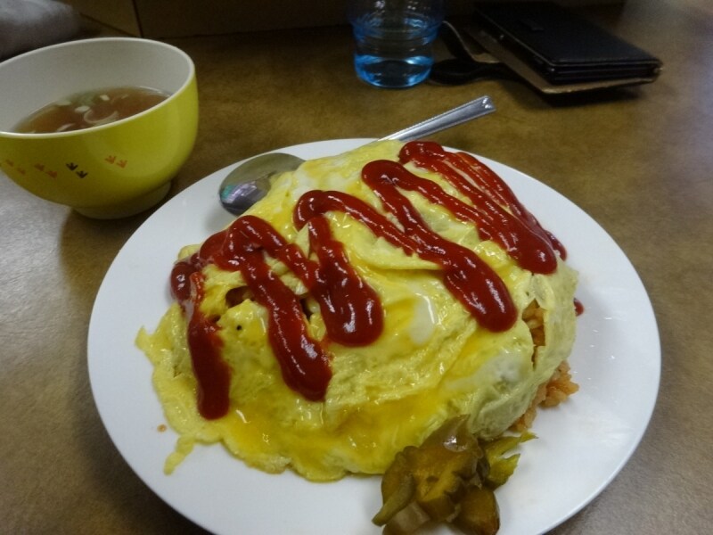 スープもついてきます。中華味でした。