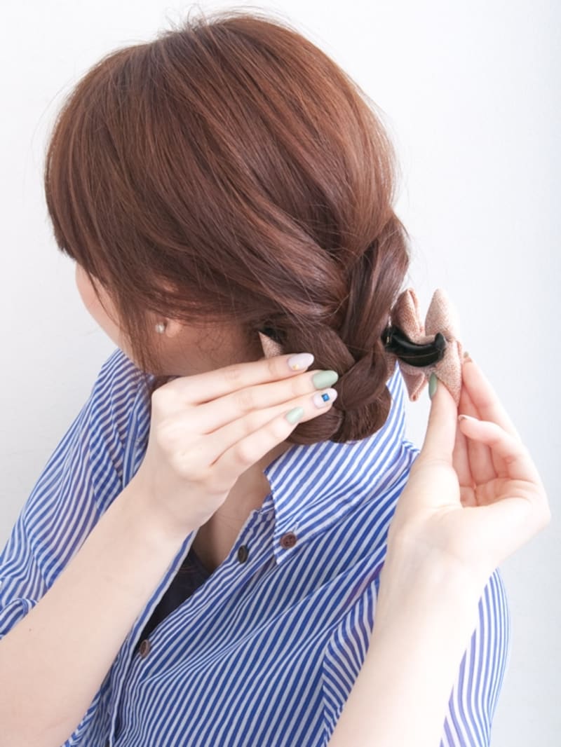 毛先が出てこないようにキレイに２つ折りにするとよい