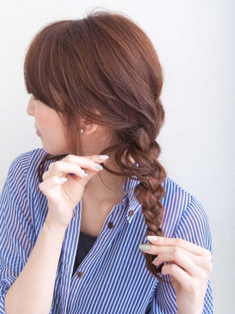 毛束をおさえながらくずす