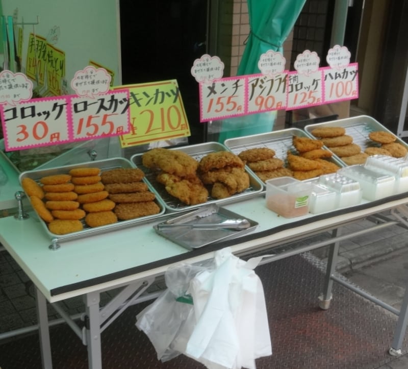 お弁当なんかも売っていた。