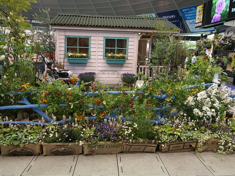 「ローズ&ポタジェガーデン」より