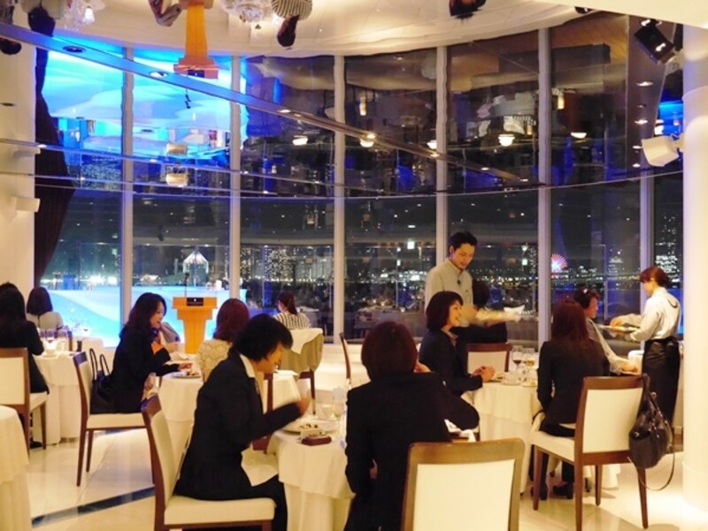 『マンハッタン』のダイニングルーム