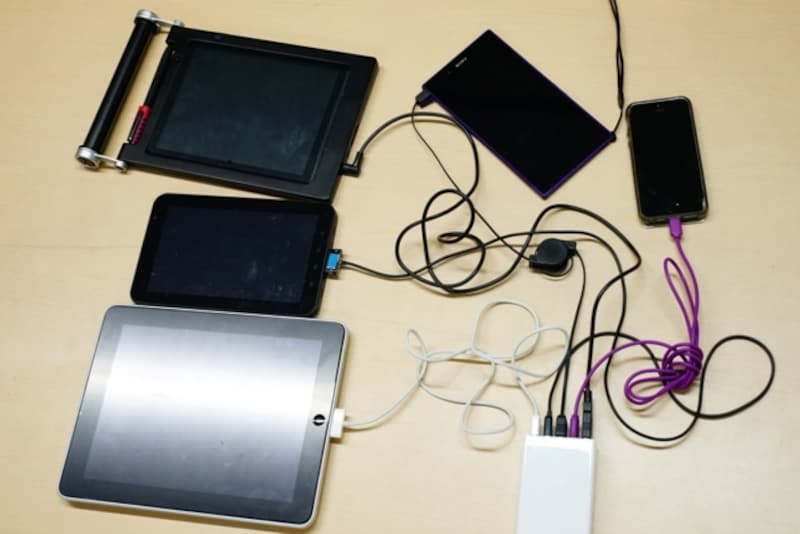 5台のスマートフォン、タブレットを同時に充電できます