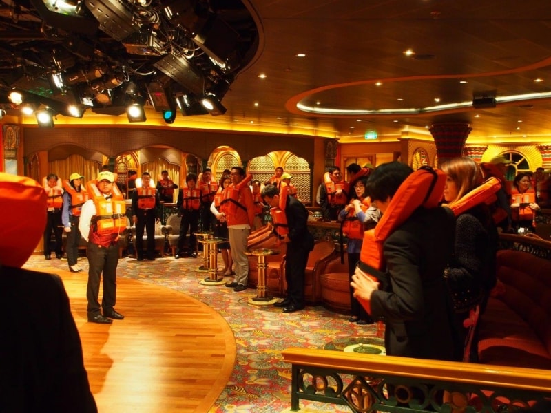 室内での避難訓練