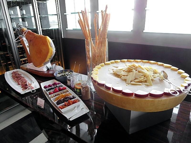 チーズのブッフェ台