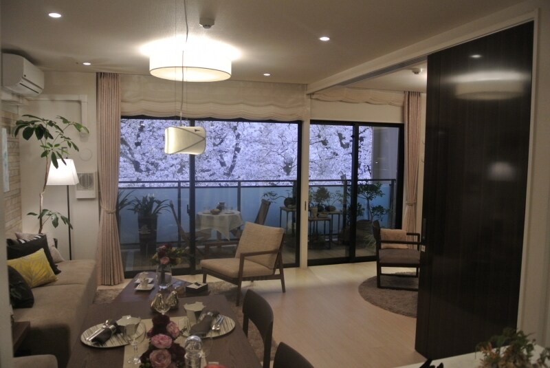 グローブアベニュー国立のモデルルームのリビング