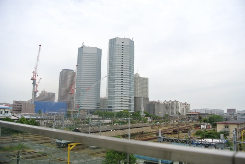 「新川崎」駅の駅前