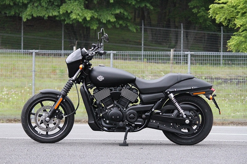 ストリート750 左側からのビュー