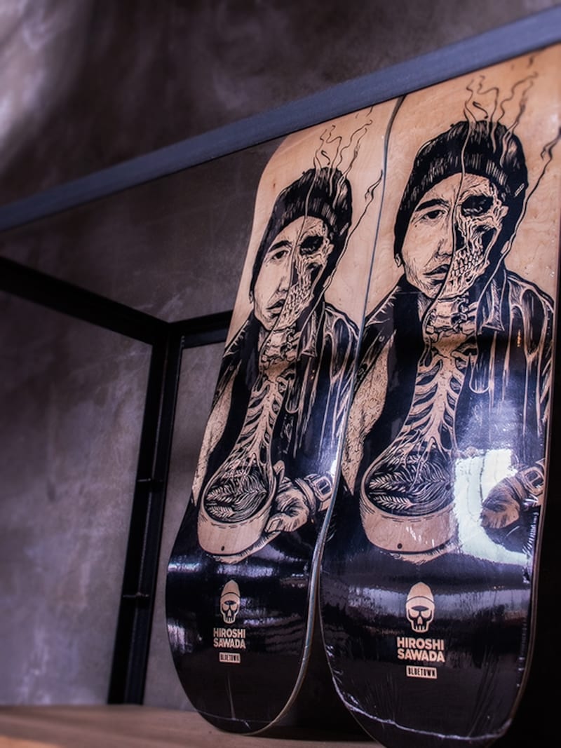 澤田洋史さんの顔をデザインしたスケートボード