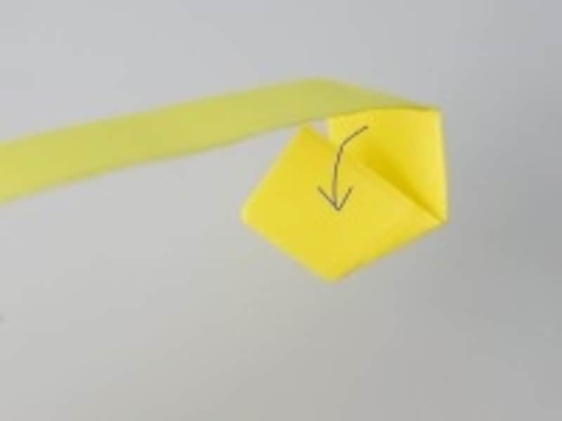 ラッキースター・立体星の作り方3.五角形に折る