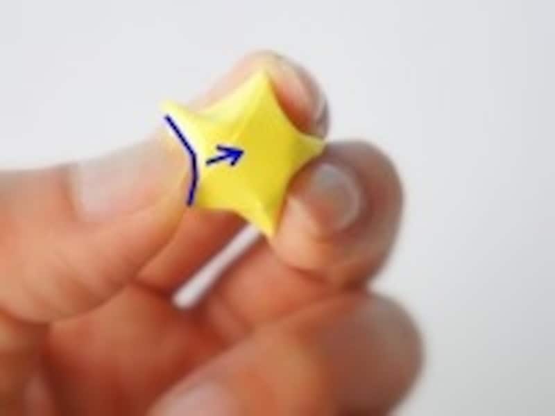 ラッキースター・立体星の作り方7.押し込む