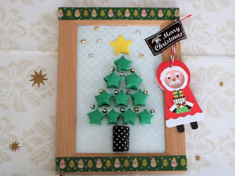 ラッキースターをツリー型に並べて作るクリスマスカード