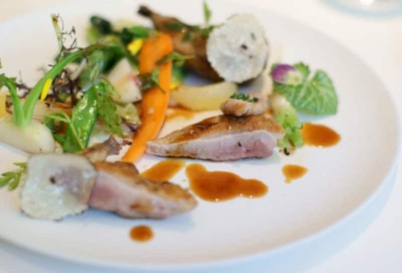 フランス産カイユの炭火焼き もも肉のスッポンファルス