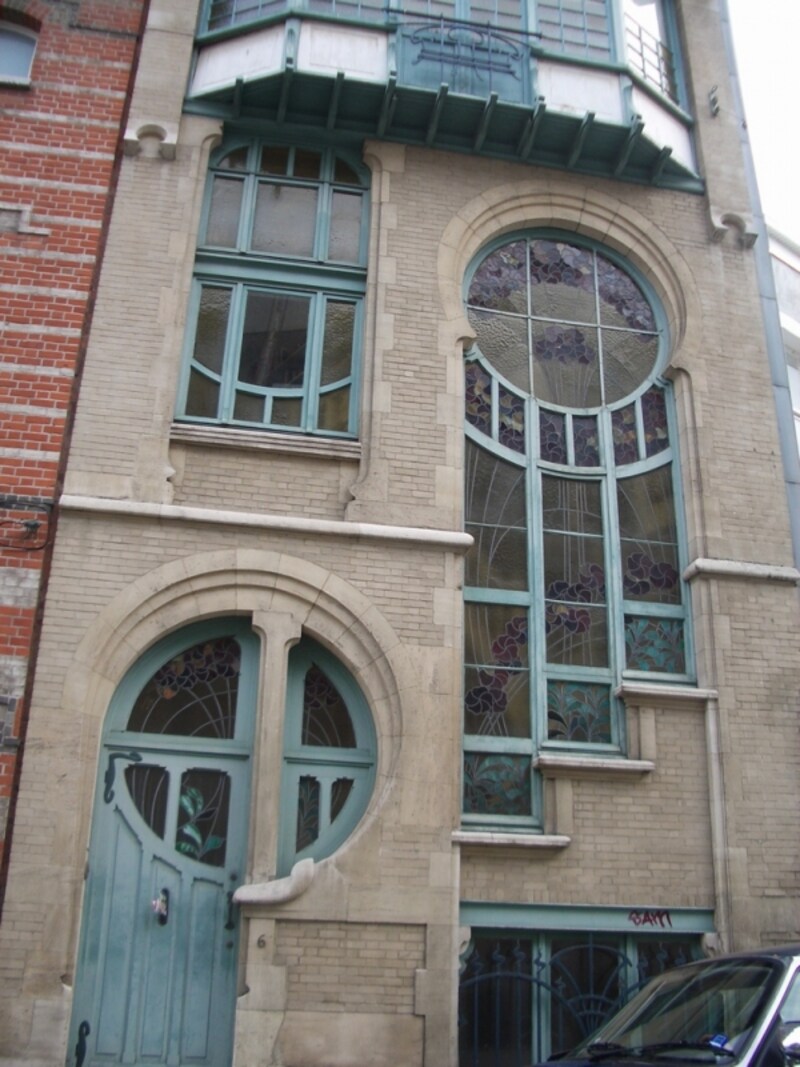 こんな住宅が点在する