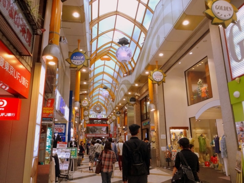 中野ブロードウェイと中野駅北口改札をつなぐ中野サンモール