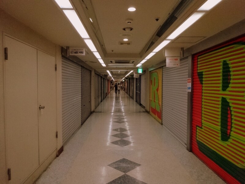 ２、３Fはシャッター商店街だったりする