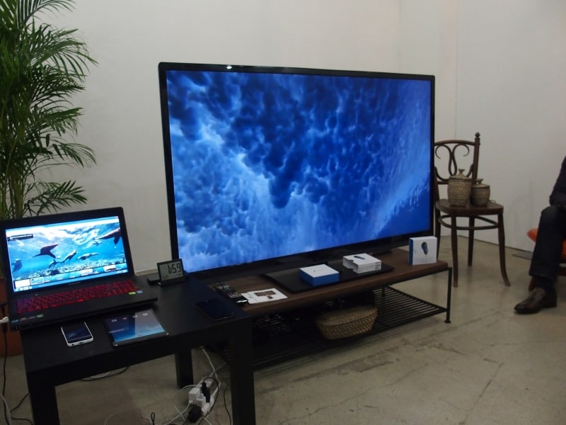 Chromecast自身が通信を行い、Web上の動画をストリーミング再生する