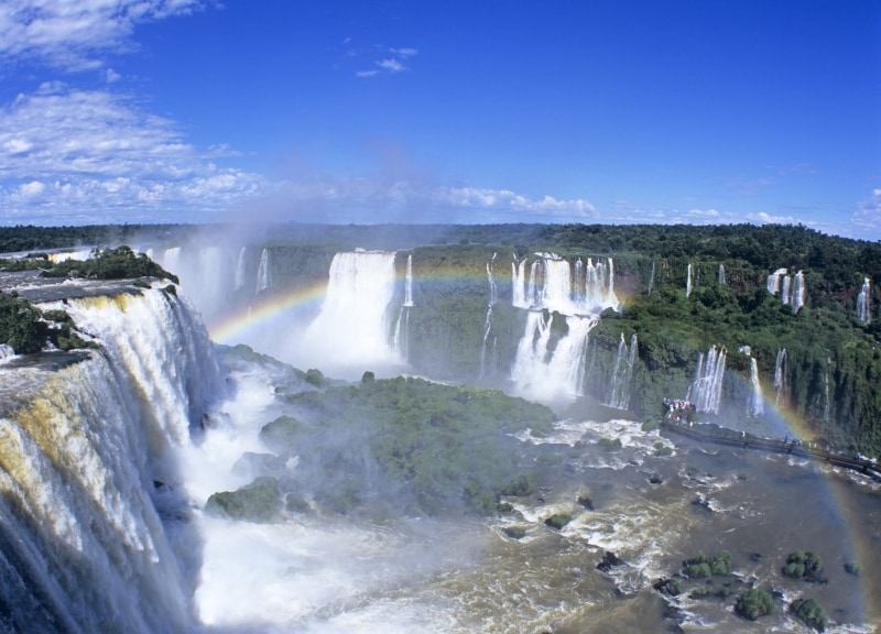 アルゼンチンとブラジル両方から体感したいイグアスの滝undefined?Rainbow/a.collectionRF/amanaimages