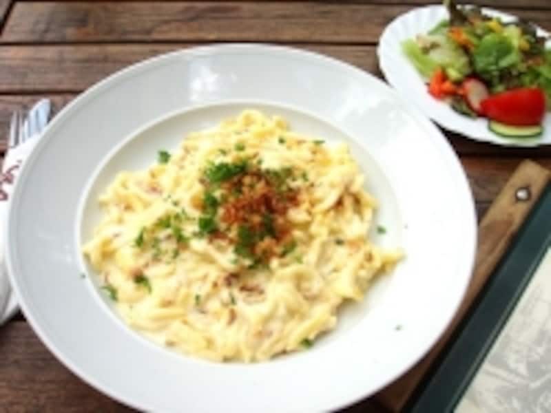 チーズをからめたケーゼシュペッツレ