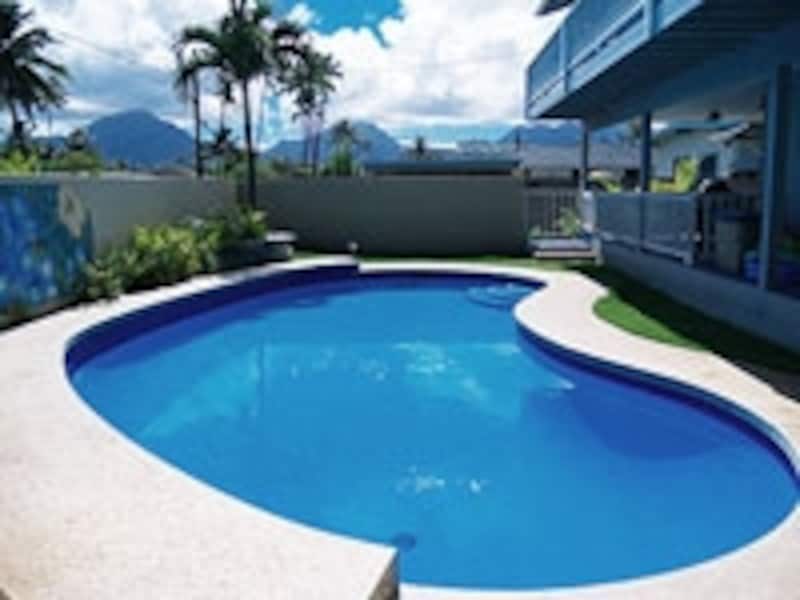 カイルアにあるプール付きの一軒家「ルナ・ハウス」