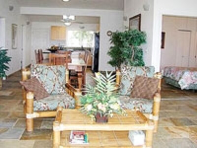 ノースショアの「ハレイワ・オーシャンフロント・ハウス」。4ベッドルーム・定員8名で1日4600円～